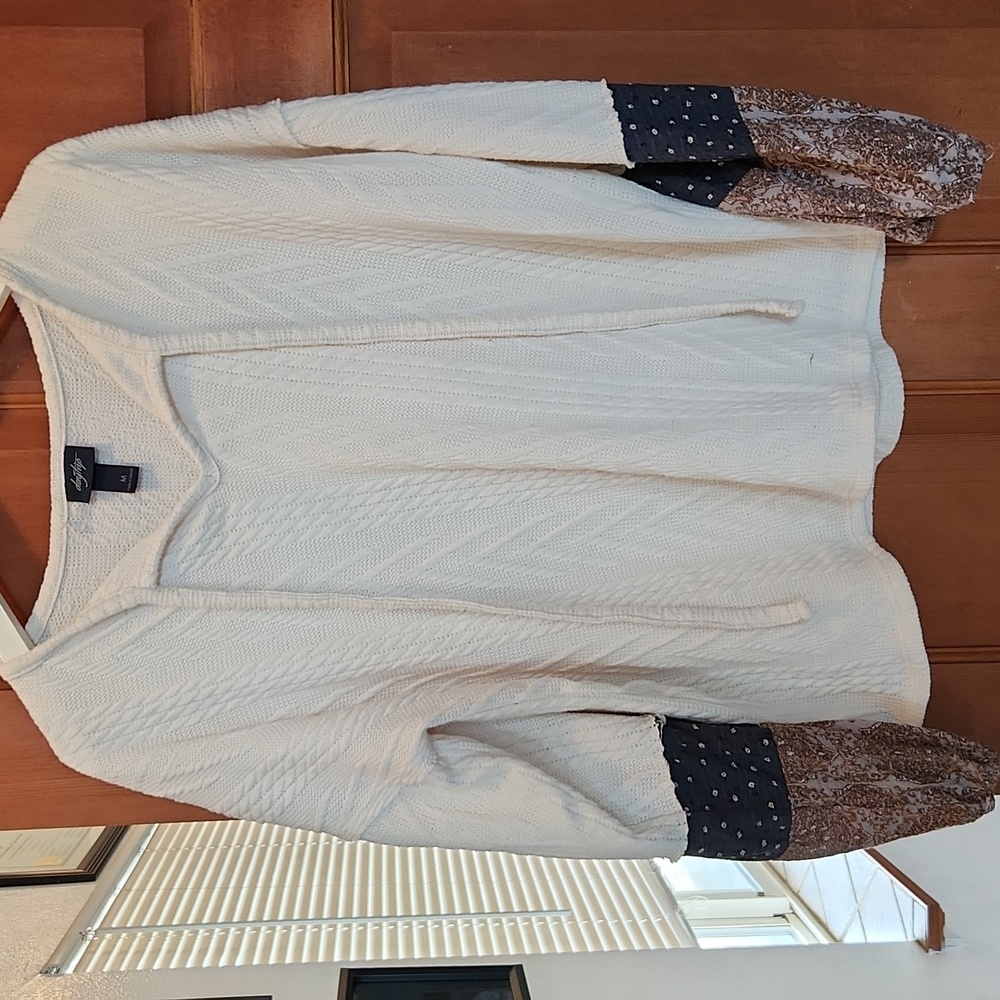 Daytrip long-sleeved sweater v-neck with decorative sleeves